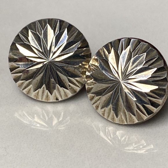 Jewelry - Vintage silver stud‎ earrings